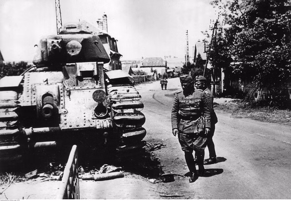 Hệ thống treo giúp xe chạy việt dã khá ổn nhưng lại giới hạn tốc độ tối đa của xe khiến xe có tốc độ chạy của xe không cao, làm ảnh hưởng đến khả năng cơ động của xe trên đường trường. Tóm lại, Char B1 là một chiếc xe tác chiến rất hạn chế của Pháp, không hiệu quả trên chiến trường.