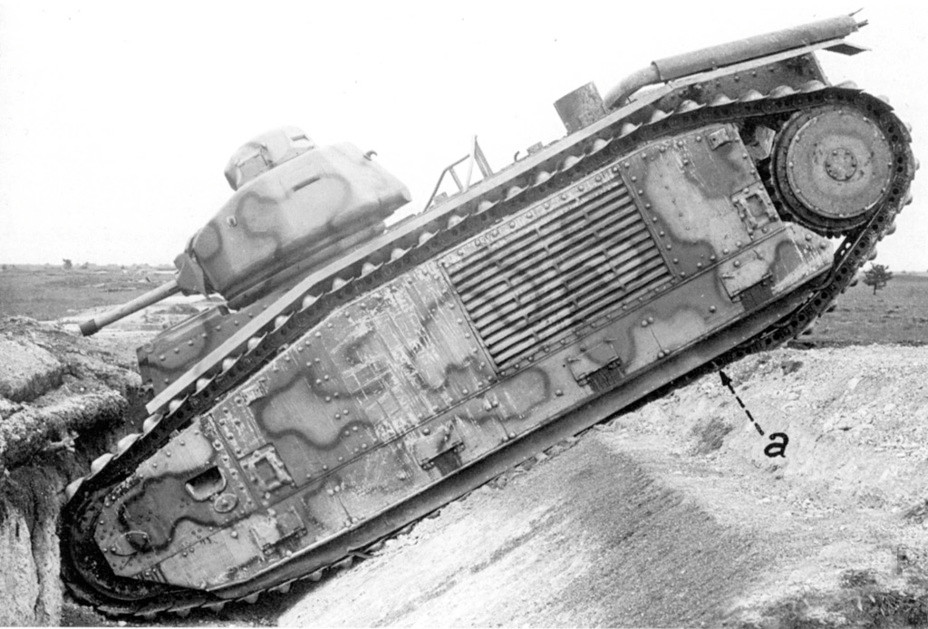 Thiết kế xe khá lạc hậu khi mục đích chính là để khắc chế chiến tranh trong chiến hào như thời Thế chiến 1. Nhưng Thế chiến 2, chiến tranh trong chiến hào không còn là chiến thuật chủ yếu cũng như có quy mô như trước nữa nên thành ra thiết kế của Char B1 hoàn toàn lỗi thời và không còn cần thiết nữa.