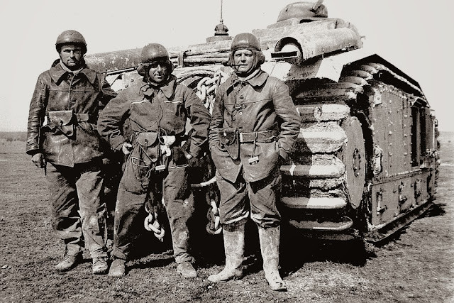 Char B1 cần khoảng từ 5 đến 6 người thuộc kíp lái để vận hành hiệu quả, nhưng con số này thực tế chỉ là 3 đến 4 người. Điều này khiến kíp lái dễ bị quá tải khi trưởng xe phải kiêm nhiều nhiệm vụ. Do đó khả năng tác chiến hiệu quả cũng như lâu dài của Char B1 rất hạn chế.