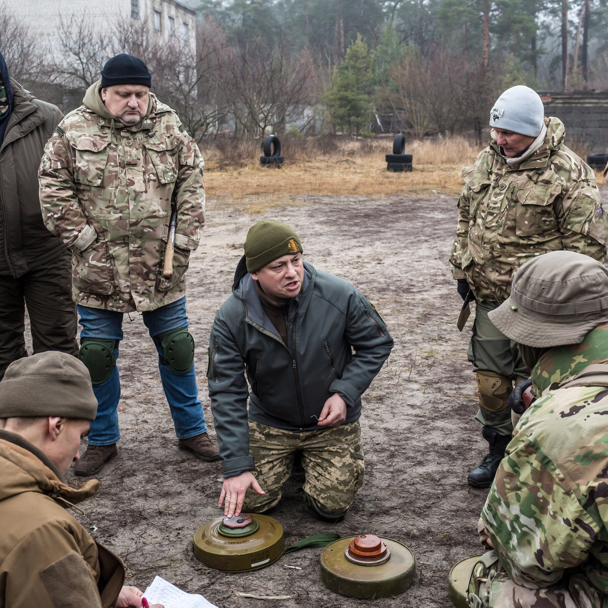 Theo một báo cáo của Reuters vào ngày 2/3, Bộ trưởng Ngoại giao Ukraine Kuleba tiết lộ tại một cuộc họp truyền hình ngày hôm đó rằng, đã có hơn 16.000 tình nguyện viên từ 16 quốc gia đang trên đường đến Ukraine để chiến đấu chống lại Nga.