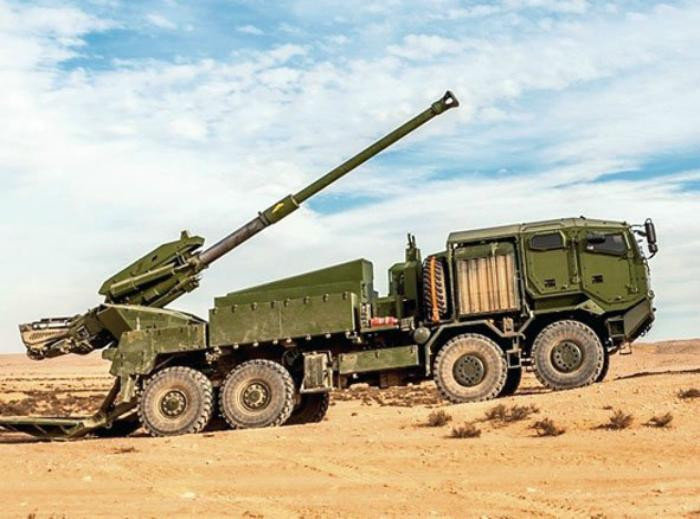 Tạp chí Army Technology đánh giá, “ATMOS là hệ thống pháo tự hành 155mm được máy tính hóa do Elbit Systems sản xuất và là một hệ thống pháo hạng nhẹ, tầm xa, có tính cơ động cao đáp ứng các yêu cầu quan trọng của lực lượng trên bộ ngày nay”.