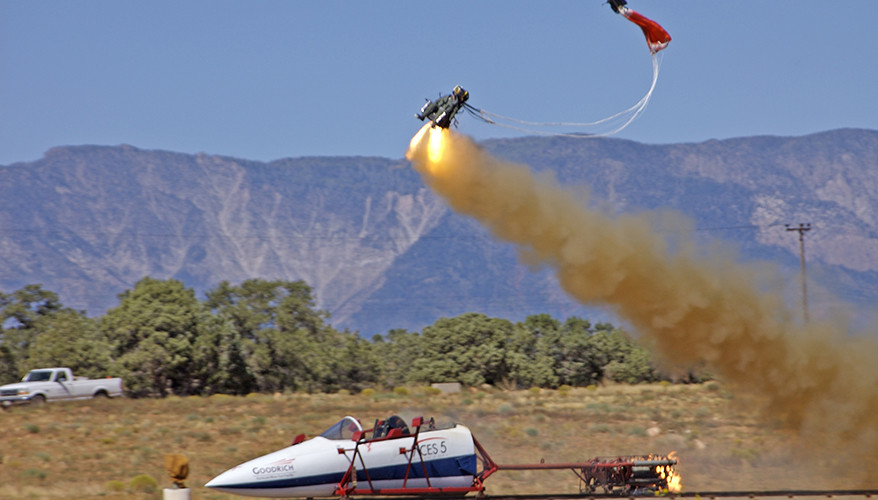 Cunningham bị phóng lên độ cao hơn 90 m, sau đó rơi xuống mặt đất mà dù bảo hộ của ghế không thể bung ra được. Các điều tra sau đó cho thấy nhà chế tạo mẫu ghế thoát hiểm Mk10 của chiến đấu cơ này đã không cảnh báo đến các khách hàng về các rủi ro của mẫu thiết kế.