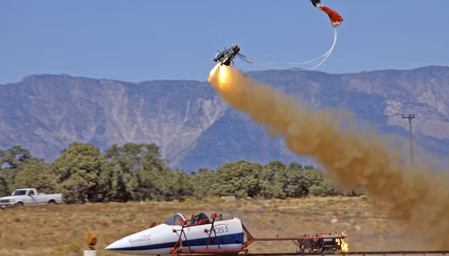 Cunningham bị phóng lên độ cao hơn 90 m, sau đó rơi xuống mặt đất mà dù bảo hộ của ghế không thể bung ra được. Các điều tra sau đó cho thấy nhà chế tạo mẫu ghế thoát hiểm Mk10 của chiến đấu cơ này đã không cảnh báo đến các khách hàng về các rủi ro của mẫu thiết kế.