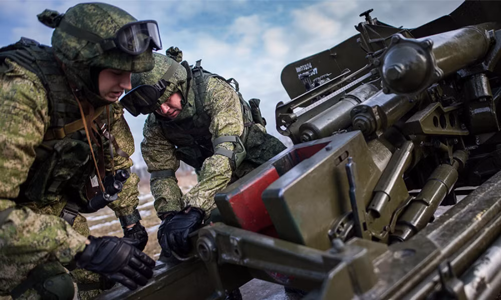 Hiện tại, lực lượng pháo binh của quân đội Nga chủ yếu được chia làm hai loại, loại thứ nhất là pháo binh Nga trong các "nhóm tác chiến cấp tiểu đoàn". "Nhóm chiến đấu cấp tiểu đoàn" là một tổ chức chiến đấu hoàn toàn mới được quân đội Nga tạo ra sau cuộc xung đột quân sự Nga-Gruzia năm 2008 dựa trên những thiếu sót của quân đội Nga vào thời điểm đó.