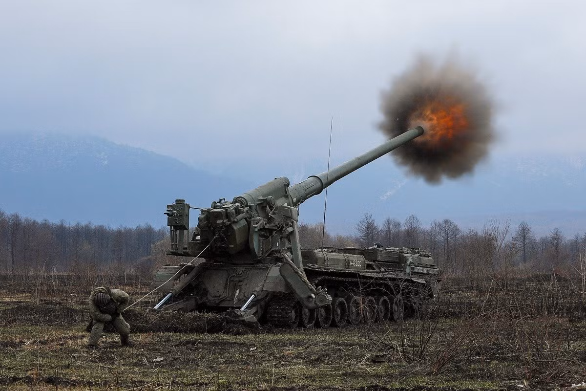 Ngoài các bệ phóng tên lửa cỡ lớn và pháo tự hành cỡ nòng lớn được bố trí trong "nhóm tác chiến cấp tiểu đoàn", quân đội Nga cũng sẽ bố trí các đơn vị pháo hạng nặng cho các nhu cầu đặc biệt. Ví dụ, lựu pháo tự hành 2S7M 203mm nổi tiếng không chỉ có thể phóng đạn hạt nhân chiến thuật mà còn có thể sử dụng đạn nổ cao 203mm.