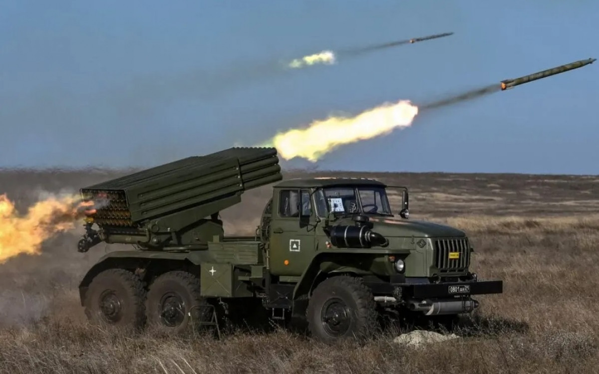 Bộ chỉ huy các chiến dịch đặc biệt của Ukraine cho biết, do pháo binh Nga đã bắt đầu pháo kích vào các thành phố của nước này. Để trả đũa, "lệnh tiêu diệt" sẽ được đưa ra dành cho pháo binh Nga. Đặc nhiệm Ukraine không chấp nhận sự đầu hàng và sẽ tiêu diệt tất cả lính pháo binh Nga nếu bắt được.