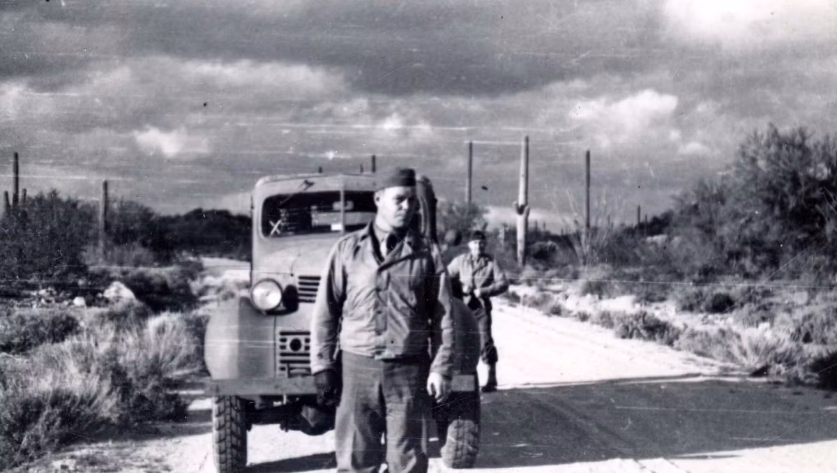 Rồi ngày rời trại cũng đến. Không phải là tâm trạng vui mừng khi sắp được về quê hương, hai “bị cáo” Platon và Shelukhin nặng trĩu lo âu, không biết Tòa án binh sẽ xử họ ra sao. Nghĩ trước sau gì cũng bị xử bắn, cả hai bàn nhau chạy trốn trên đất Đức.