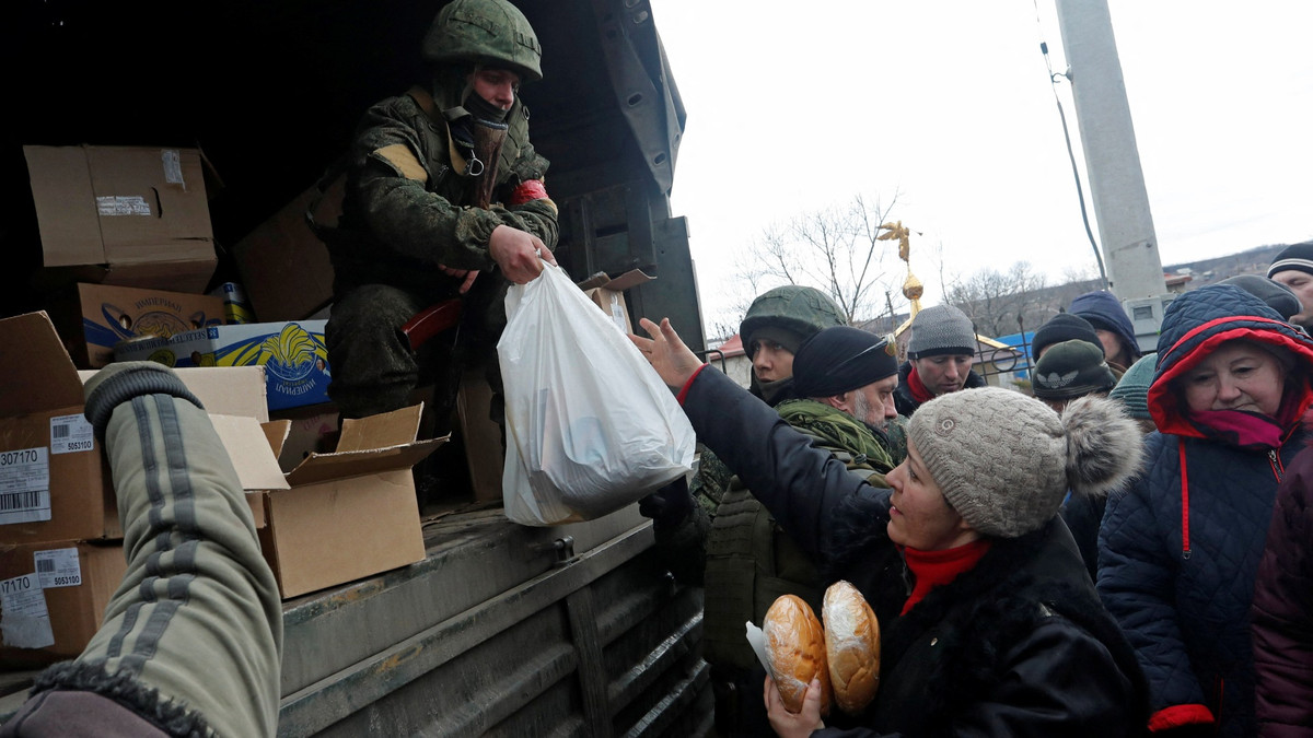 Ngày 3/3, Nga đã chuyển hơn 30 tấn hàng cứu trợ đến miền Đông Bắc Ukraine, Nga cũng đàm phán với các nước liên quan cần sơ tán kiều bào để mở kênh nhân đạo từ Ukraine sang Nga. Điều này cho thấy họ hy vọng sẽ cùng nhau xây dựng một hệ thống an ninh thời chiến trong cuộc xung đột này.