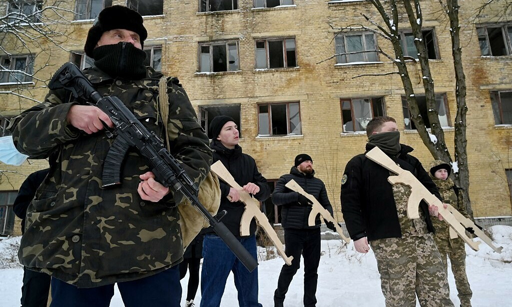 Nhiều chuyên gia quân sự lo ngại các phần tử cực đoan Ukraine sẽ sử dụng địa điểm giao tranh được đặt trong các khu dân cư, điều này sẽ khiến quân đội Nga gặp nhiều hạn chế khi tác chiến, nhưng sẽ gây tổn thất cho dân thường.