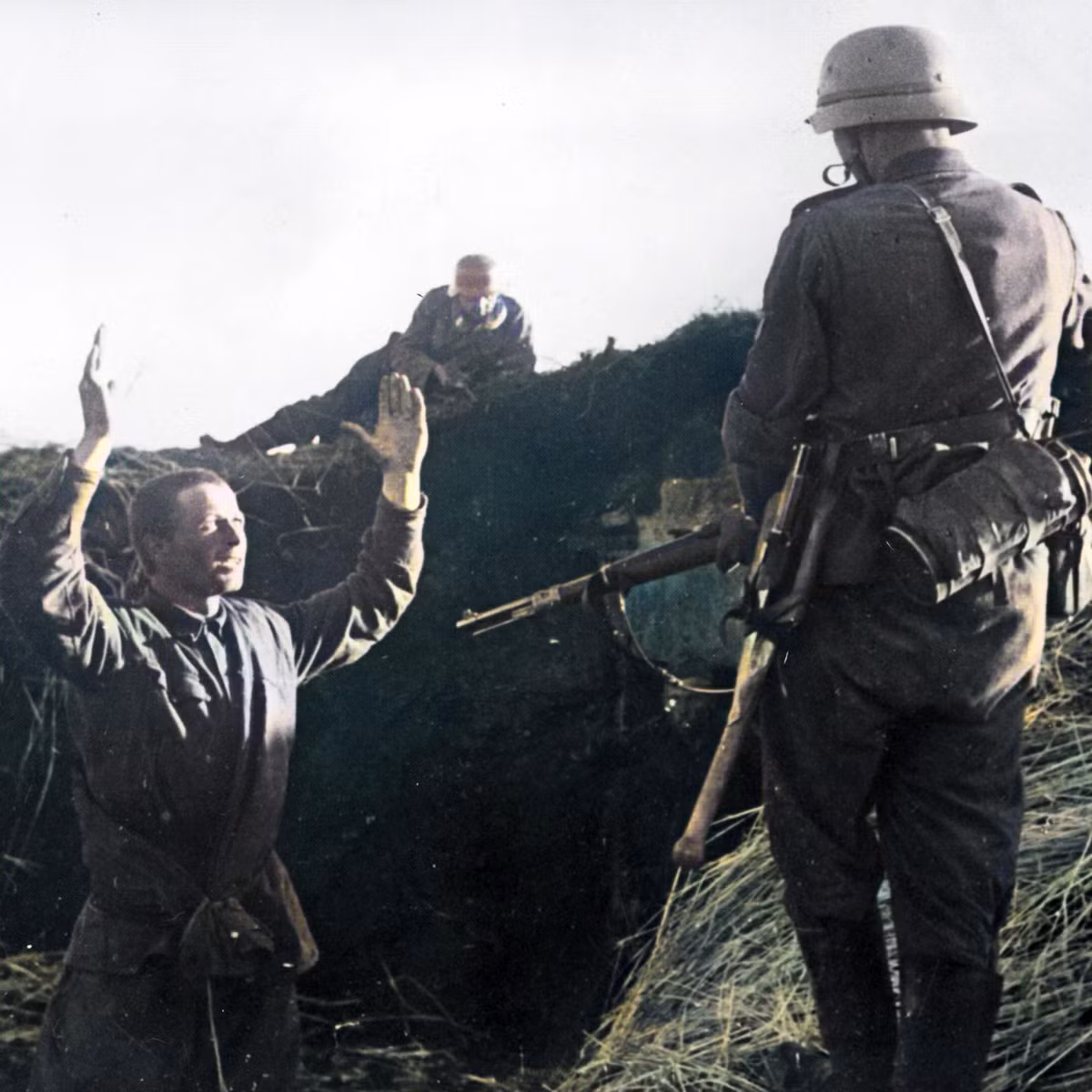 Chiến dịch Fall Blau mở màn vào ngày 28/6/1942 với hàng loạt chiến thắng giòn giã của quân Đức trong khi lực lượng Hồng Quân thì gần như sụp đổ có hệ thống. Tại phía Bắc, quân Đức tiến đến Voronezh, phía Nam là Rostov và phía Đông là Kalach. Lực lượng Wehrmacht tinh nhuệ đã tiêu diệt hơn nửa triệu binh sĩ Hồng Quân Liên Xô chỉ trong 1 tháng chiến đấu.