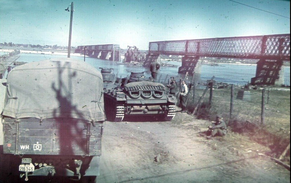 Các cỗ xe tăng Đức nhanh chóng nghiền nát các khẩu pháo phòng không yếu ớt này rồi tiến thẳng đến bờ sông Volga. Các đơn vị trinh sát đầu tiên đến bờ sông vào lúc 5 giờ chiều đã bỏ xe, nhảy xuống sông tắm.