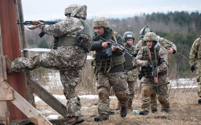 Quân đội Ukraine muốn sử dụng các vị trí phòng thủ, khu dân cư và các thành phố khổng lồ để phân tán lực lượng và giảm hỏa lực của quân đội Nga. Với mục đích giao tranh cận chiến với quân đội Nga trong tầm gần và chiến đấu đường phố.