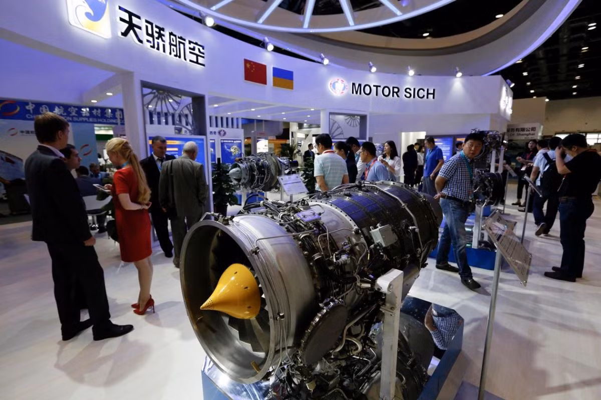 Một số nhà đầu tư Trung Quốc, bao gồm cả Beijing Skyrizon Aviation, muốn mua Motor Sich và sử dụng bí quyết của Ukraine để phát triển động cơ cho máy bay của họ. Nhưng chính phủ Ukraine tuyên bố dừng thương vụ này.