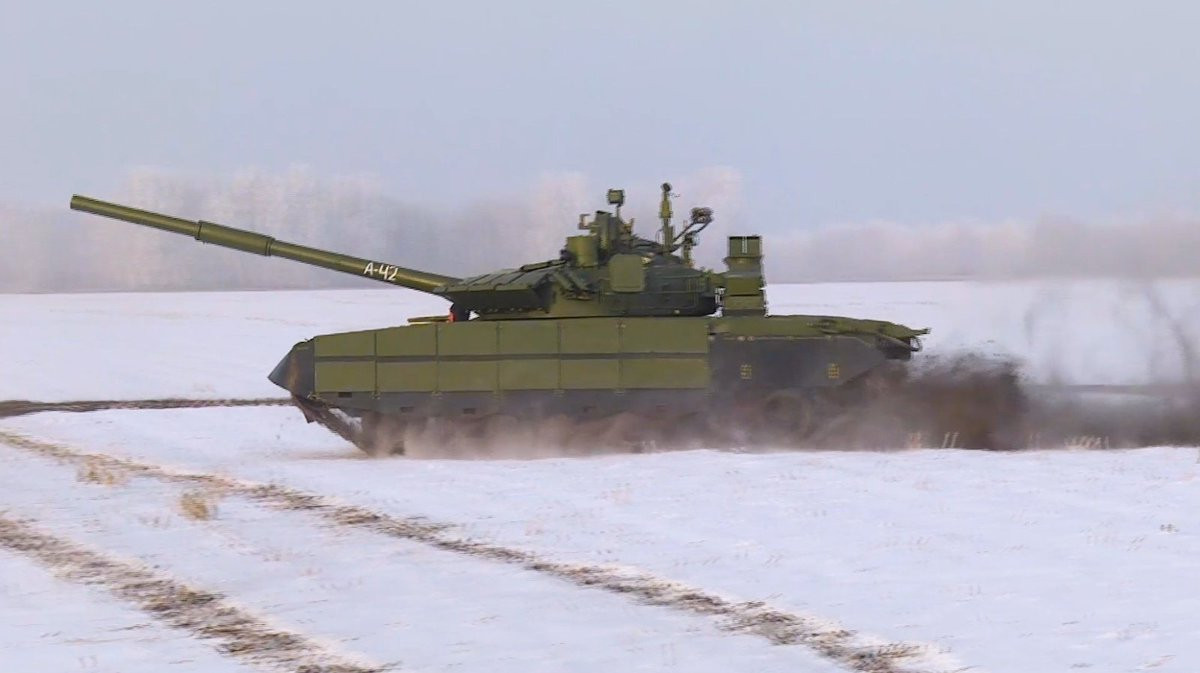 Các đơn vị Bắc Cực của Nga hiện đang được trang bị phiên bản nâng cấp của T-80B là T-80BVM. Theo các nguồn tin Ba Lan, đến cuối năm 2019, khoảng 200 chiếc trong số này đã được đưa vào phục vụ cùng với khoảng 500 biến thể T-80 cũ hơn chủ yếu là T-80U và T-80BV.