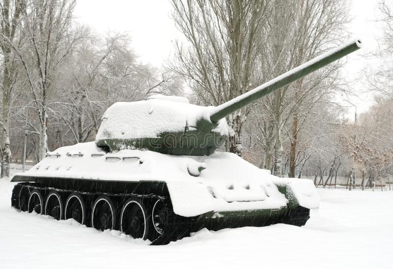 Đạn dược phải được bảo quản trong điều kiện ấm áp và các phương tiện bọc thép phải được bịt nút kín để băng tuyết không lọt vào bên trong và các mô-đun bên ngoài dễ bị sương giá che phủ nên buộc phải sử dụng vật dụng che chắn bằng tấm nhựa hoặc vải bạt.