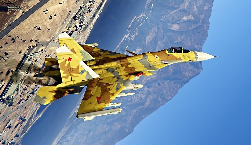 Su-37 có thể đạt tốc độ tối đa 2.500 km/h ở độ cao và ở mực nước biển, nó có thể bay với vận tốc 1.400 km/h (870 dặm/giờ). Tầm hoạt động 3.300km (2.100 mi), trần bay 18.800m (61.700 ft), tốc độ lên cao 230 mét/giây (45.000 ft/phút).