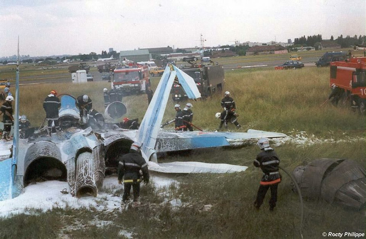 Tuy nhiên, từ kinh nghiệm chế tạo Su-37, Nga đã phát triển các phiên bản khác như Su-35 - loại tiêm kích được coi là nguy hiểm nhất của Nga ở thời điểm hiện tại.