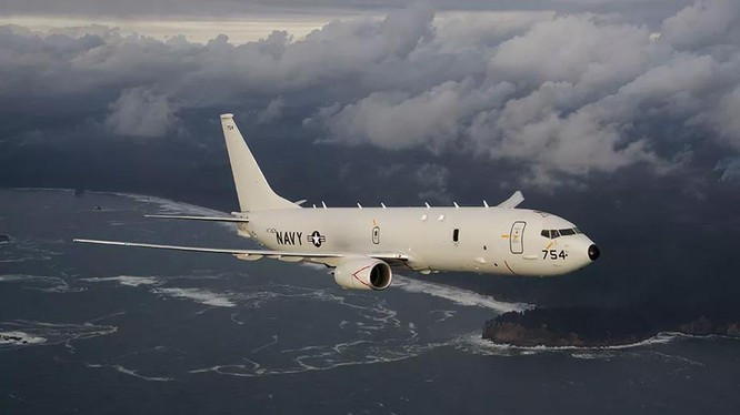 Vào thời điểm đó, máy bay tình báo “Poseidon” của Mỹ đã bay gần Đài Loan và rõ ràng hành động của Mỹ đã khiến quân đội Trung Quốc phải nâng cao cảnh giác, do đó Trung Quốc đã cử một máy bay chiến đấu J-20 đến theo dõi máy bay Mỹ.