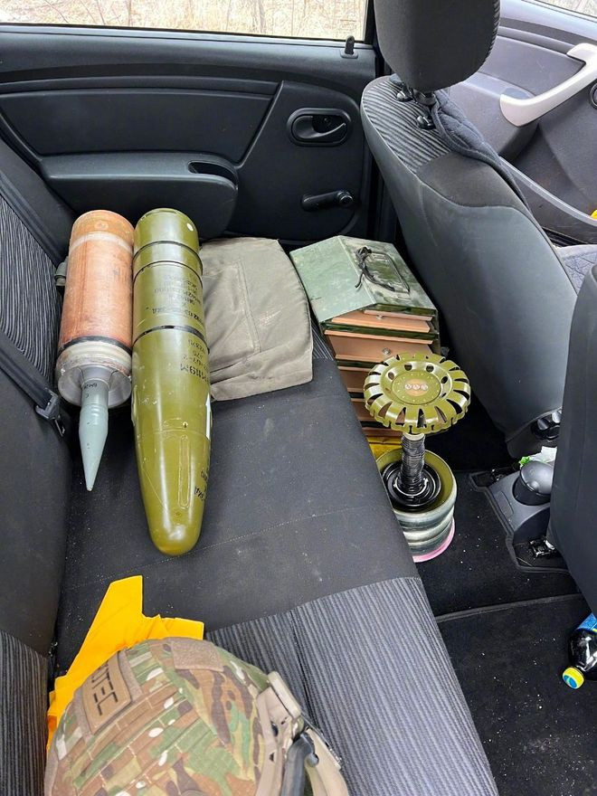 Loại còn lại là đạn xuyên giáp có đuôi ổn định nhưng kiểu dáng đã rất cũ, là đạn xuyên giáp BM-26. Loại đạn xuyên giáp này được sản xuất từ năm 1982 đến năm 1985, tính đến nay đã gần 40 năm. Nguồn ảnh: Foxt.