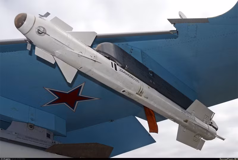 Một điều đáng chú ý khác là mức độ sát thương cao của các phiên bản tên lửa thế hệ mới như R-73 khi tham gia không chiến trong tầm nhìn (WVR), một phần lớn do khả năng duy trì chịu tải lên đến 100 kg khi cơ động diệt mục tiêu.