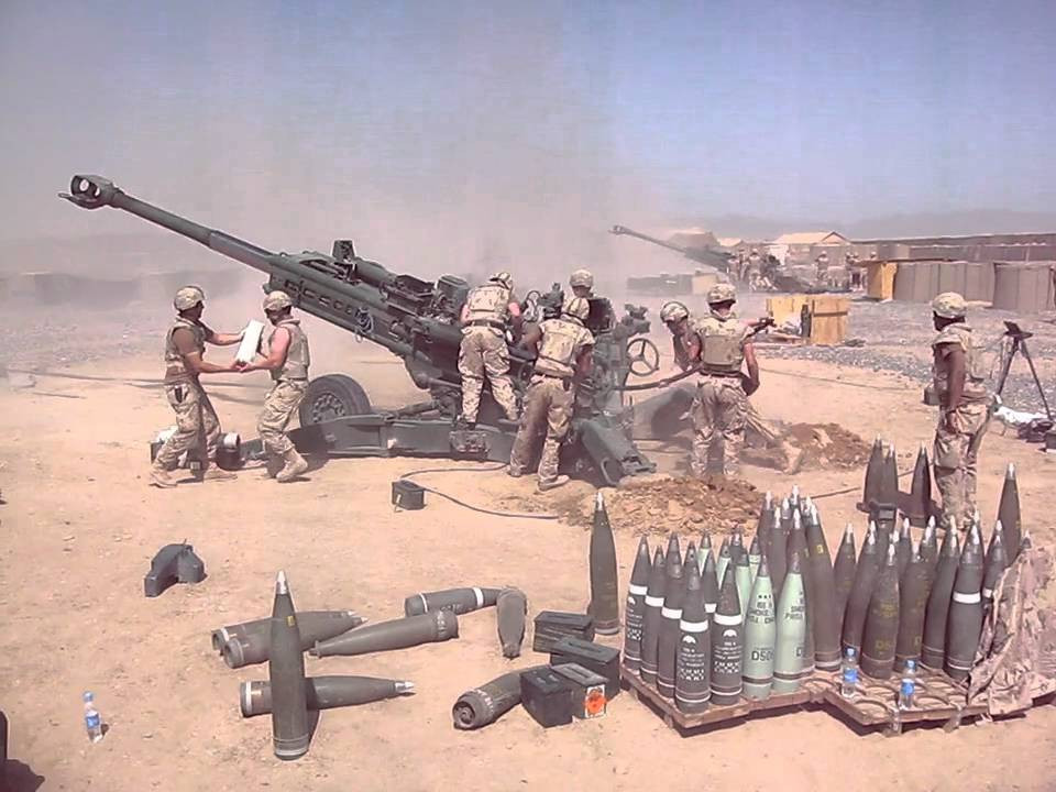 Phiên bản M777 Canada thì sử dụng hệ thống điều khiển hỏa lực kỹ thuật số do Leonardo MW sản xuất. Năm 2014, quân đội Mỹ bắt đầu một số nâng cấp M777 bao gồm trang bị các màn hình hiển thị tinh thể lỏng, cập nhật phần mềm... và tiến tới trang bị màn hình cảm ứng, máy tính mới và radio kỹ thuật số.