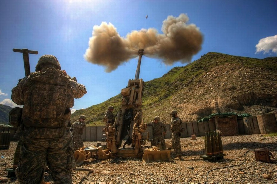 Dòng lựu pháo mới nhất của Mỹ và khối NATO này còn có các biến thể như M777 có điều khiển hỏa lực; M777A1 nâng cấp số hóa, bổ sung nguồn điện, định vị toàn cầu bằng vệ tinh, dẫn hướng bằng quán tính, radio kỹ thuật số…