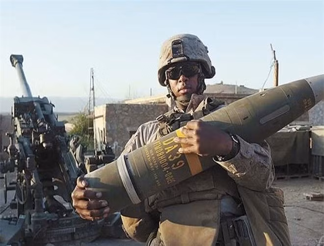 Tầm bắn ngắn nhất của pháo là 24km, khi sử dụng với đạn tăng tầm (ERFB) thì tầm bắn có thể lên tới 30 km và sử dụng loại đạn thông minh M982 Excalibur dẫn đường gằng GPS thì tầm bắn lên tới tới 40km.