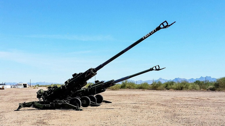 M777A2 được nâng cấp phần mềm Block 1A, bổ sung ngòi cảm ứng di động pháo binh nâng cao (EPIAFS) để kích hoạt và tăng độ chính xác của đạn Excalibur; M777ER sử dụng pháo có chiều dài bằng 52 lần cỡ nòng (thêm 1,8m nòng pháo và khoảng 450kg cho toàn hệ thống), nâng cự li bắn từ 30 lên 70km đang là dự định.