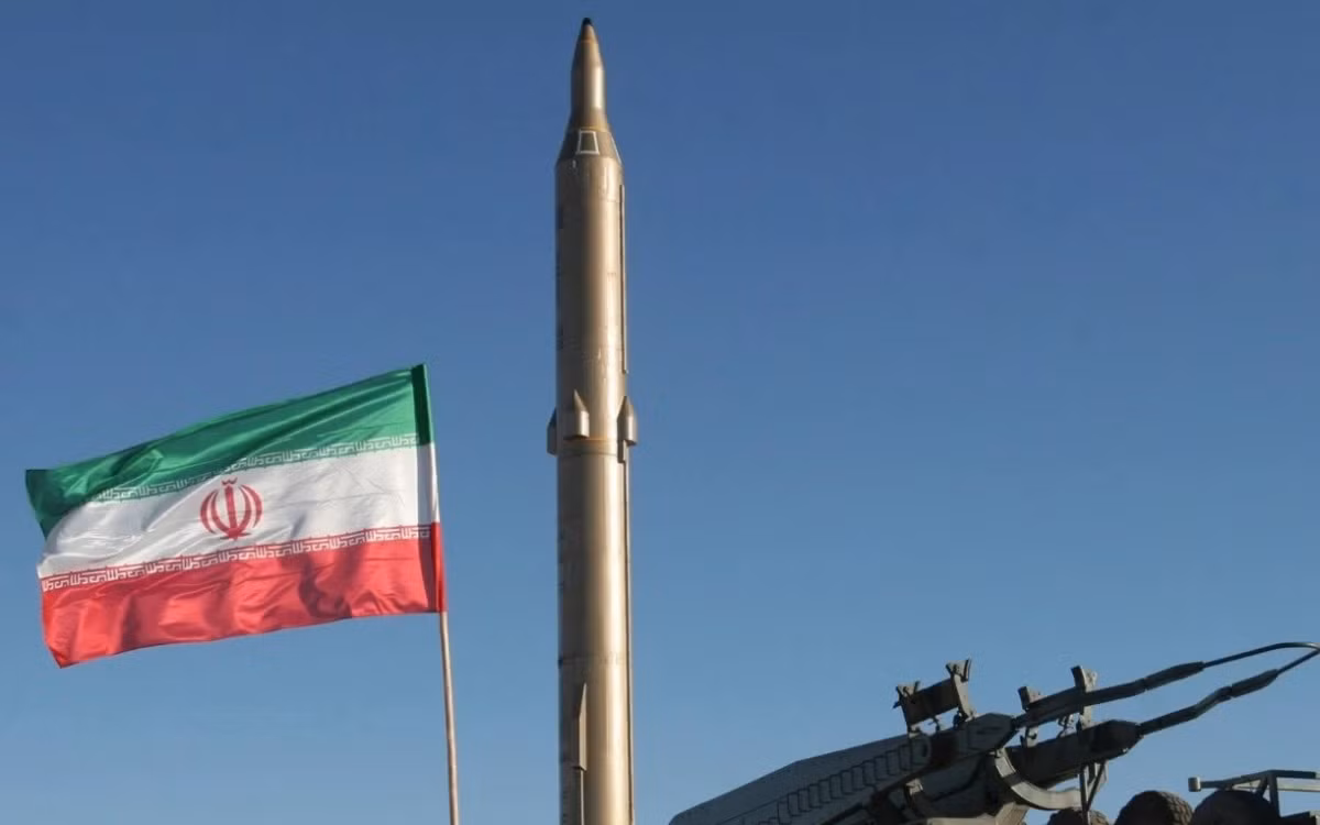 Cuộc phỏng vấn được công bố khi các cường quốc trên thế giới và Iran đang tham gia đàm phán để đạt được thỏa thuận mới nhằm kiềm chế chương trình hạt nhân của Iran. Thỏa thuận trước đó được thực hiện vào năm 2015, nó được làm sáng tỏ sau khi Mỹ đơn phương rút lui vào năm 2018 và tái áp đặt các lệnh trừng phạt kinh tế tê liệt đối với Iran.