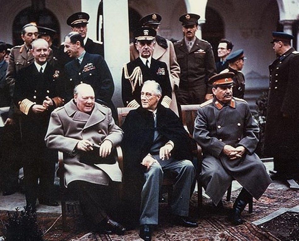 Tại Hội nghị Yalta vào tháng 2/1945, nhà lãnh đạo Liên Xô Stalin hứa với Thủ tướng Anh Churchill và Tổng thống Mỹ Roosevelt rằng, Liên Xô sẽ tấn công Nhật Bản trong vòng ba tháng, sau chiến thắng ở châu Âu và ông đã giữ lời.