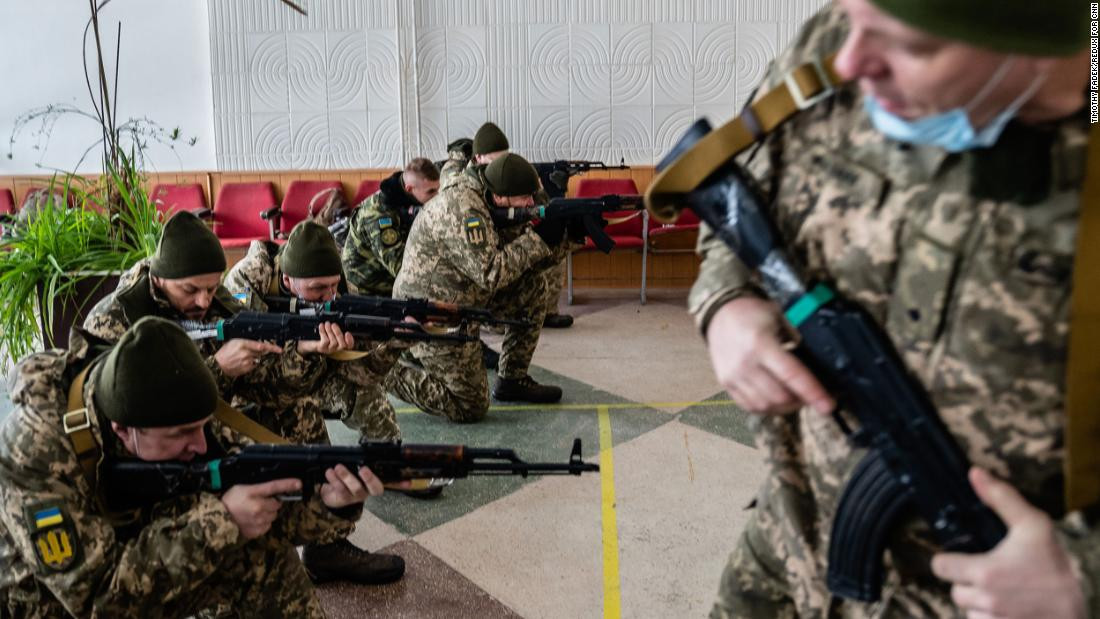 Nhưng đối với quân đội Nga, vẫn còn một số vấn đề với phương thức tác chiến này. Bởi vì quân đội Nga hạn chế để xảy ra thương tích cho dân thường, và vẫn còn một số lượng lớn người dân vẫn ở trong thành phố Mariupol chưa được sơ tán.