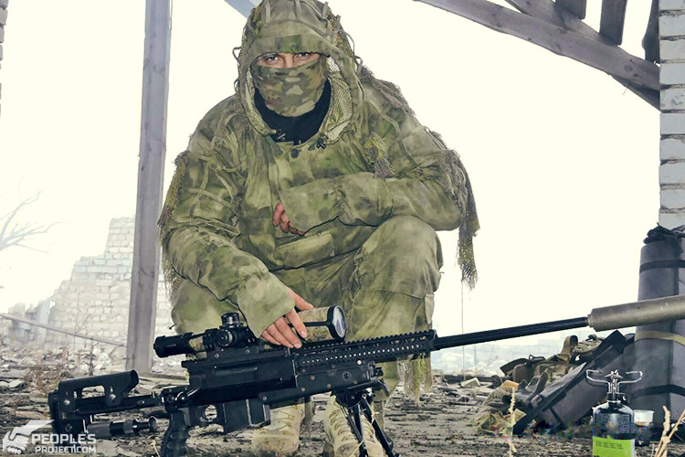 Các tay súng bắn tỉa của quân đội Ukraine và tiểu đoàn Azov cố thủ trên các tòa nhà cao tầng trong khu đô thị Mariupol và gây ra không ít thương vong cho quân Nga. Để nhanh chóng xóa tan mối đe dọa từ các tay súng bắn tỉa, quân đội Nga đã sử dụng pháo chính 125mm trên xe tăng chiến đấu chủ lực để tiêu diệt các tay súng bắn tỉa của đối phương.