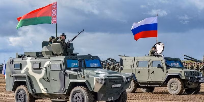 Belarus vẫn là đồng minh quân sự duy nhất của Nga ở châu Âu, kể từ giữa năm 2021 nước này đã chuyển sang tích hợp chặt chẽ các lực lượng vũ trang của mình với lực lượng của Nga, do nhận thức được các mối đe dọa chung từ các cường quốc phương Tây láng giềng.