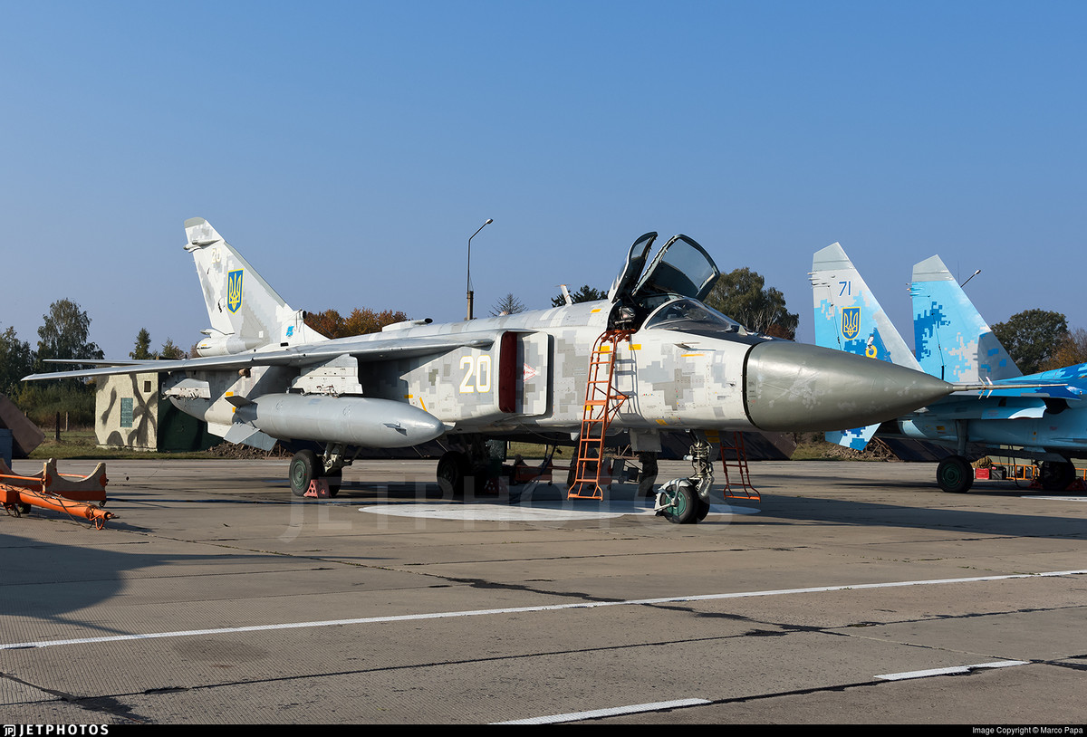 Đồng thời, phi đội máy bay cường kích Su-24M của Ukraine được cho là đã ngừng hoạt động sau những tổn thất nặng nề, vì vậy tên lửa Tochka được hy vọng sẽ là phương tiện duy nhất để Ukraine đe dọa các mục tiêu bên trong Belarus mà lại nằm ngoài tầm bắn của pháo binh.