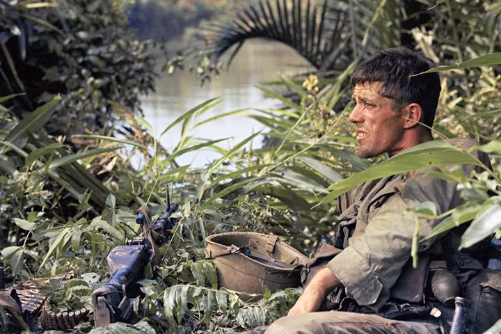 Quốc hội Mỹ và thậm chí là Tổng thống Mỹ Kennedy đã từng có ý định dừng việc can thiệp quân sự khỏi Việt Nam, chỉ có điều họ không biết thực hiện việc đó bằng cách nào. Nỗ lực này của Tổng thống Kennedy cũng đã không thành khi ông bị ám sát vào năm 1963.