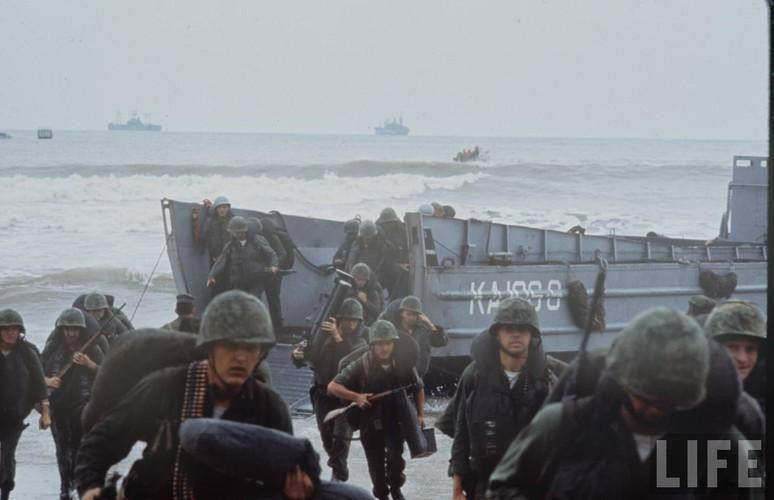 Với thời gian tham chiến kể từ khi những binh lính Mỹ đầu tiên đổ bộ xuống Đà Nẵng vào ngày 8/3/1965 và lính Mỹ cuối cùng rời Việt Nam vào ngày 29/3/1973, thì binh lính Mỹ đã tham chiến ở Việt Nam tổng cộng 2.943 ngày, dài hơn bất cứ cuộc chiến nào trong lịch sử nước Mỹ.