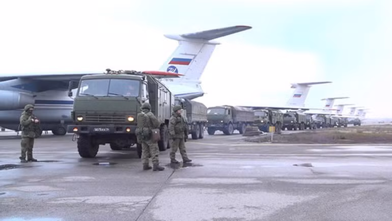 Trong 30 năm qua, kể từ ngày thành lập, CSTO vẫn là một liên minh hòa bình, tiến hành các cuộc tập trận quân sự tập thể hàng năm, nhưng chưa bao giờ cử quân đội của mình đi bất cứ đâu. Tình hình ở Kazakhstan đã trở thành tiền lệ đầu tiên cho việc triển khai lực lượng quân sự CSTO.