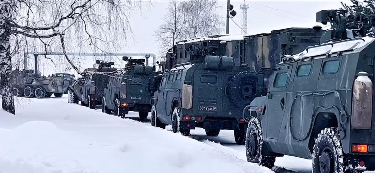 Đáp lại lời kêu gọi trên, hơn 2.500 lính dù với xe bọc thép hạng nhẹ, xe chiến đấu đổ bộ BMD-4, xe bọc thép Tiger, xe bọc thép BTR-82A, trạm liên lạc vệ tinh, cũng như các tổ hợp tác chiến điện tử Leer-3 từ Nga, Belarus, Armenia, Tajikistan và Kyrgyzstan đã được cử đến để xoa dịu căng thẳng.