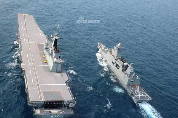 Trung Quốc được cho là đang phát triển một máy bay chiến đấu có khả năng hạ cánh thẳng đứng cho các tàu sân bay này, theo một chương trình hợp tác với Nga và có thể sẽ được trang bị một loạt các tính năng hiện đại từ radar AESA, lớp phủ tàng hình hiện đại cho đến tên lửa dẫn đường PL-15 AESA.