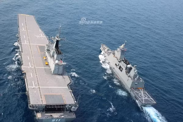 Trung Quốc được cho là đang phát triển một máy bay chiến đấu có khả năng hạ cánh thẳng đứng cho các tàu sân bay này, theo một chương trình hợp tác với Nga và có thể sẽ được trang bị một loạt các tính năng hiện đại từ radar AESA, lớp phủ tàng hình hiện đại cho đến tên lửa dẫn đường PL-15 AESA.