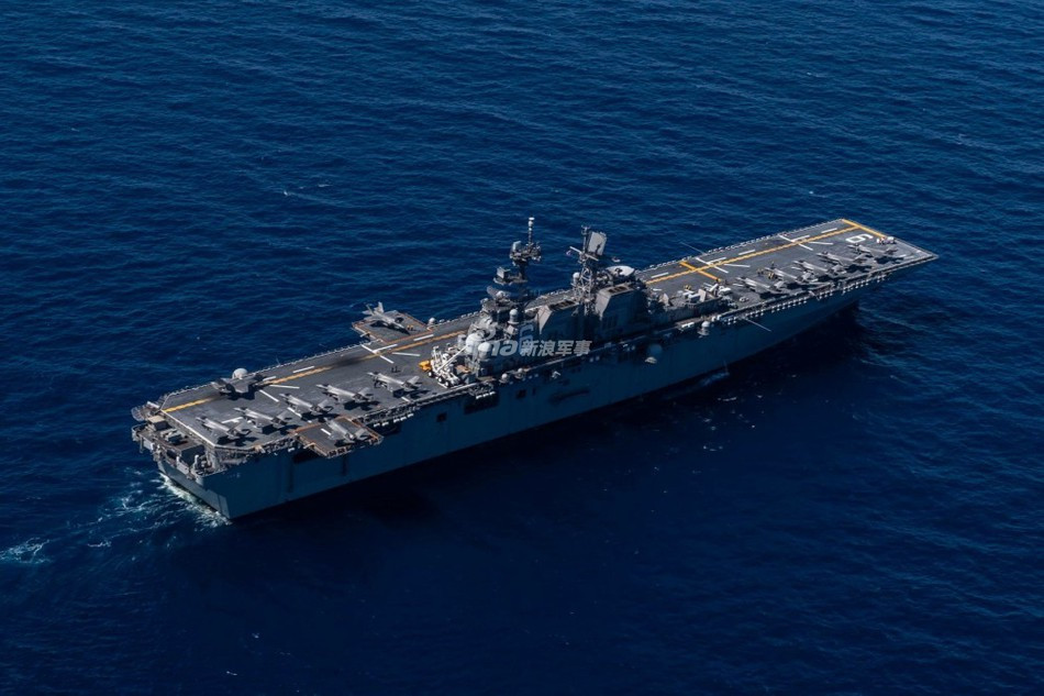 Những con tàu này không chỉ phổ biến ở các cường quốc nhỏ hơn do thiếu kinh phí hoặc không sẵn sàng đầu tư vào các tàu sân bay chuyên dụng lớn, mà còn có ở các cường quốc lớn như Trung Quốc và Mỹ hiện đang triển khai các tàu sân bay tấn công hạng nặng nhất trên thế giới.