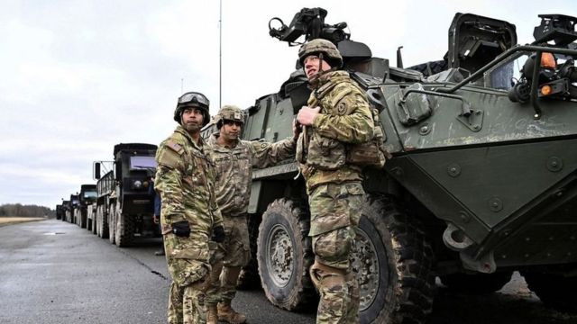 Các đơn vị của Sư đoàn Bộ binh 4 (Cơ giới hóa) của Mỹ tại Fort Carson, Colorado cũng ở chế độ sẵn sàng chiến đấu với đầy đủ vũ khí và công nghệ mới. Khủng hoảng lần này cũng là một cơ hội để Mỹ đưa những vũ khí chưa được thử nghiệm trên chiến trường được thực chiến với một đối thủ xứng tầm như Nga.