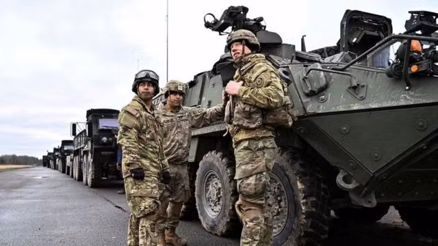 Các đơn vị của Sư đoàn Bộ binh 4 (Cơ giới hóa) của Mỹ tại Fort Carson, Colorado cũng ở chế độ sẵn sàng chiến đấu với đầy đủ vũ khí và công nghệ mới. Khủng hoảng lần này cũng là một cơ hội để Mỹ đưa những vũ khí chưa được thử nghiệm trên chiến trường được thực chiến với một đối thủ xứng tầm như Nga.