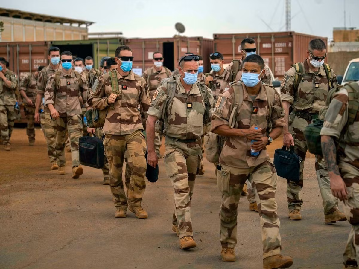 Các nguồn tin ngoại giao và an ninh đã nói với các hãng tin tức rằng Chính phủ do quân đội thống trị ở Mali sắp thuê được Tập đoàn Wagner gây tranh cãi. Pháp đã khởi động một nỗ lực ngoại giao để ngăn cản Mali, họ nói rằng một thỏa thuận như vậy là không phù hợp với sự hiện diện tiếp tục của Pháp.