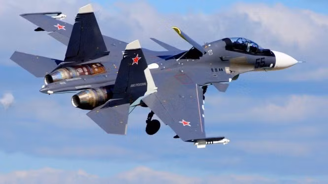 Su-35 đi vào hoạt động từ năm 2014, được thiết kế dựa trên khung máy bay của Su-27 nhưng với tiết diện radar nhỏ hơn, động cơ AL-41 mới tạo ra công suất lớn hơn 17%, radar Irbis-E có khả năng phát hiện mục tiêu gấp 500% so với radar cũ và những cải tiến khác từ tác chiến điện tử, liên kết dữ liệu đến vũ khí.