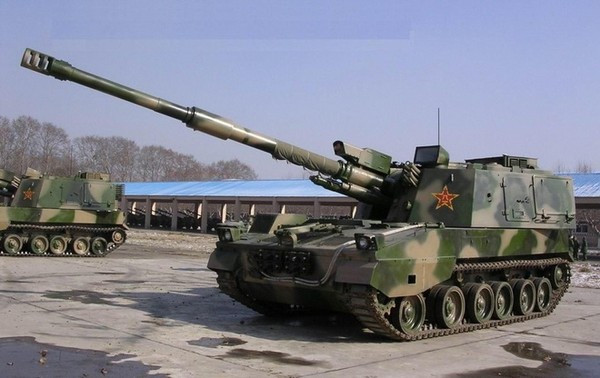 Các hệ thống này triển khai từ các bệ phóng di động bánh lốp 8x8, tạo thành các tổ hợp gồm sáu bệ phóng và một số phương tiện nạp đạn. PHL-16 đã được đưa vào hoạt động và khẳng định được ưu thế trước các loại lựu pháo tự hành hàng đầu của Trung Quốc như PLZ-05A, PLZ-52.