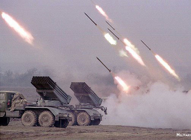 Theo Military Watch, pháo phản lực phóng loạt kể từ sau Chiến tranh thế giới thứ hai đã trở thành một phương tiện hiệu quả để tiến hành bắn phá tầm xa ngoài tầm với của các loại pháo thông thường, ngày nay loại vũ khí này được quân đội nhiều quốc gia sử dụng với chi phí rẻ hơn và có tầm bắn xa hơn.