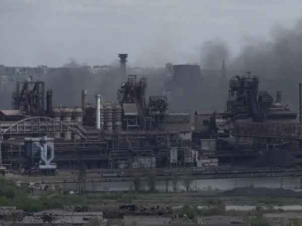 Khi người Ukraine cuối cùng tại nhà máy đầu hàng, Nga đã thành công chiếm nhà máy Azovstal, và cùng với nó là thành phố Mariupol.