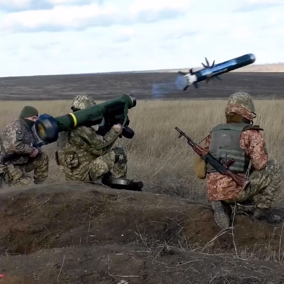 Để có thể trang bị đầy đủ Javelins cho các đơn vị chiến đấu thuộc lực lượng mặt đất Ukraine, sẽ yêu cầu một đơn đặt hàng từ 1.500 thiết bị phóng CLU và 5.000 tên lửa trở lên. 