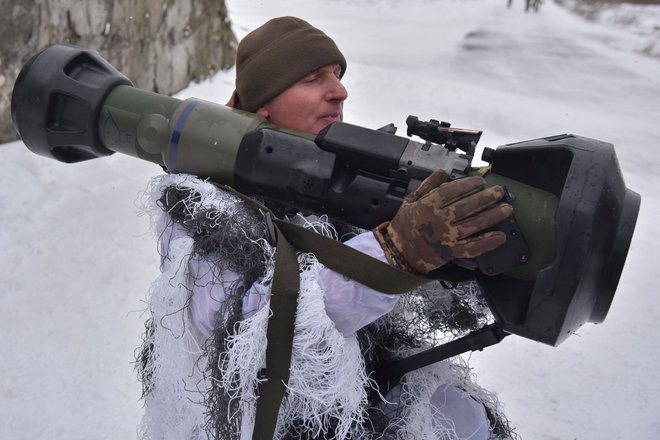 Tên lửa Stinger sẽ đặc biệt hữu ích trong việc giảm bớt lợi thế của Nga về trực thăng, cả trực thăng vận tải Mi-8/17 và trực thăng tấn công Ka-52. Các máy bay trực thăng này sẽ được sử dụng để vận chuyển binh lính tấn công đường không, cũng như hỗ trợ trên không cho các đơn vị mặt đất của Nga và săn xe tăng Ukraine.